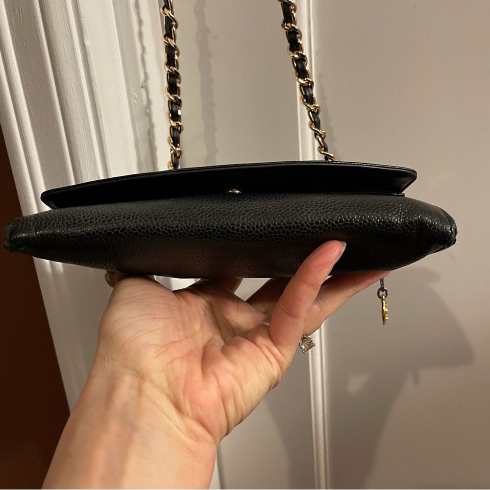 CHANEL Textured Black Crossbody Bag with Gold Chain - Picture 7 of 15